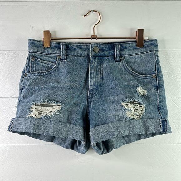 VOLCOM Light Wash Denim Boyfriend Fit Distressed Rolled Cuff Jean Shorts Size 24 - Picture 1 of 10